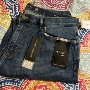 *NEW WITH TAGS*MEN’S TAPERED BANANA REPUBLIC JEANS